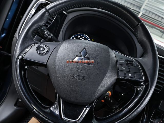 22年式✓安全型✓一手只跑7.3萬✓全車原鈑件✓原廠保養ACC✓AEB✓定速✓恆溫✓可全貸✓不用殺價就很便宜✓  第13張相片