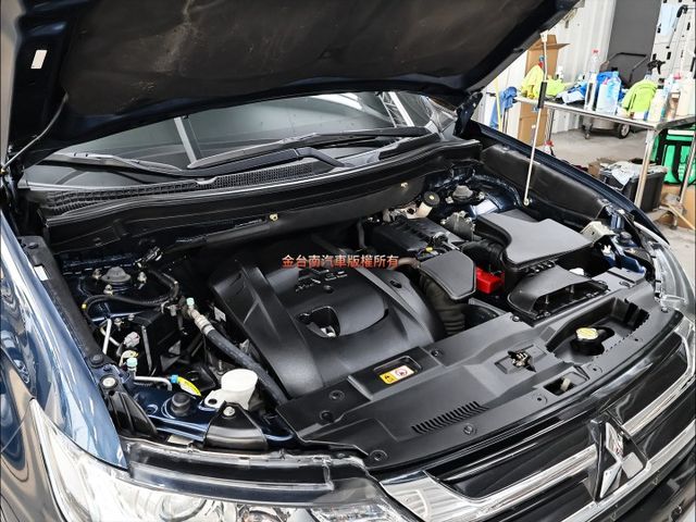 22年式✓安全型✓一手只跑7.3萬✓全車原鈑件✓原廠保養ACC✓AEB✓定速✓恆溫✓可全貸✓不用殺價就很便宜✓  第19張相片