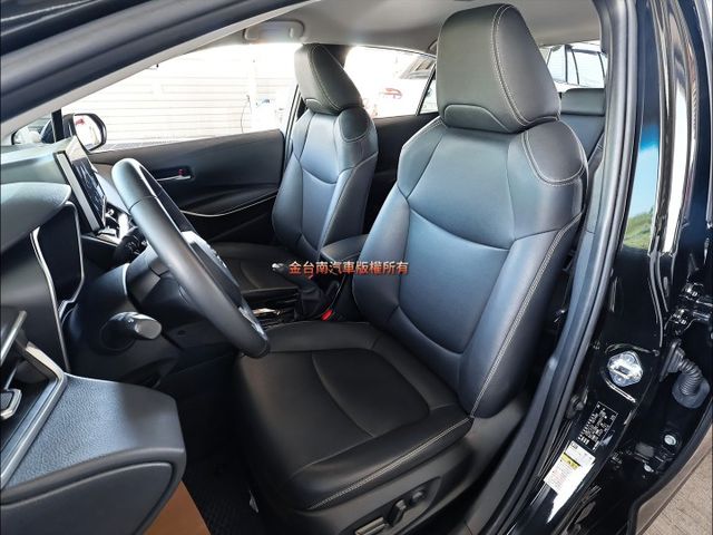 油電旗艦版✓一手只跑5.6萬✓全車原板件✓電動椅✓環景✓LV2安全輔助✓盲點✓AEB✓抬頭顯示器✓可全貸✓  第9張相片
