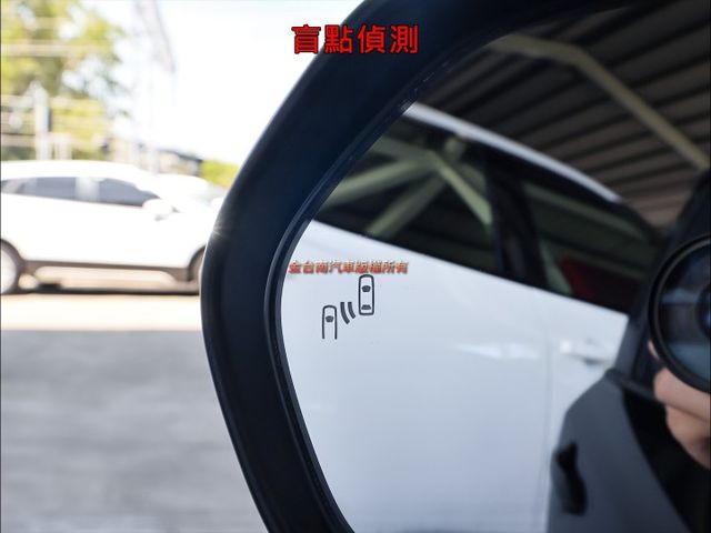 油電旗艦版✓一手只跑5.6萬✓全車原板件✓電動椅✓環景✓LV2安全輔助✓盲點✓AEB✓抬頭顯示器✓可全貸✓  第12張相片