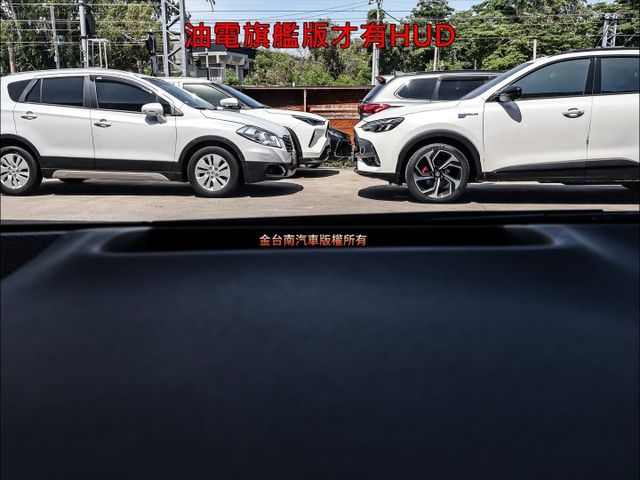 油電旗艦版✓一手只跑5.6萬✓全車原板件✓電動椅✓環景✓LV2安全輔助✓盲點✓AEB✓抬頭顯示器✓可全貸✓  第16張相片