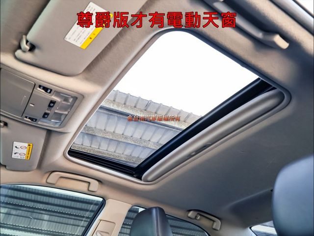 少有汽油尊爵版✓改版✓少跑原廠保養✓全車原鈑件✓天窗✓電動椅✓NAVI✓倒車顯影✓TCS✓iKEY✓可全貸✓  第12張相片