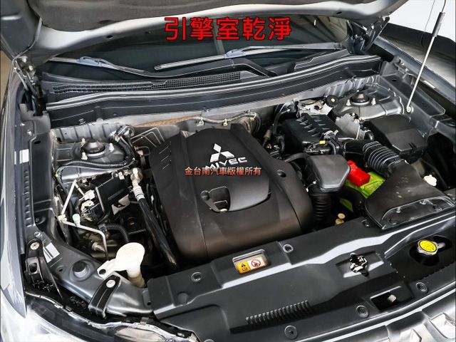 5+2人座✓時尚型✓衛星導航✓倒車顯影✓iKEY✓恆溫空調✓前座雙安✓里程保證✓車況超好✓可全貸✓不用殺價就很便宜✓  第18張相片