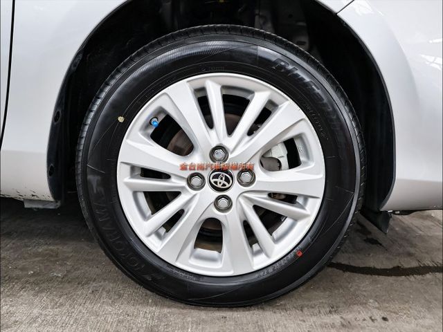 代步通勤好選擇✓經典版✓一手只跑3.9萬✓原廠保養✓全車原鈑件✓藍牙音響✓TCS✓雙安✓可全貸✓不用殺價就很便宜✓  第9張相片