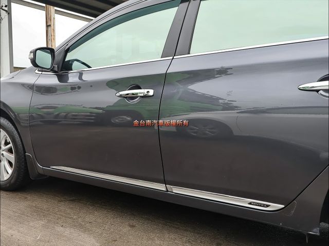 豪華版✓一手車✓原鈑件✓原廠保養✓定速✓影音系統✓倒車顯影✓抬頭顯示器✓分區恆溫✓iKEY✓可全貸✓  第6張相片