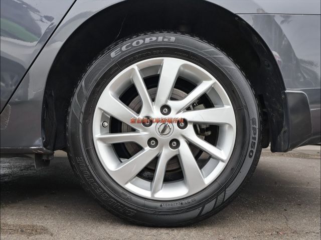 豪華版✓一手車✓原鈑件✓原廠保養✓定速✓影音系統✓倒車顯影✓抬頭顯示器✓分區恆溫✓iKEY✓可全貸✓  第7張相片