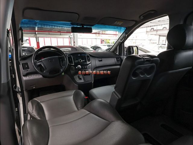 附全額發票✓柴油九人座✓車況優✓原廠保養✓ABS✓音響主機✓倒車雷達✓里程保證✓可全貸✓不用殺價就很便宜✓  第14張相片