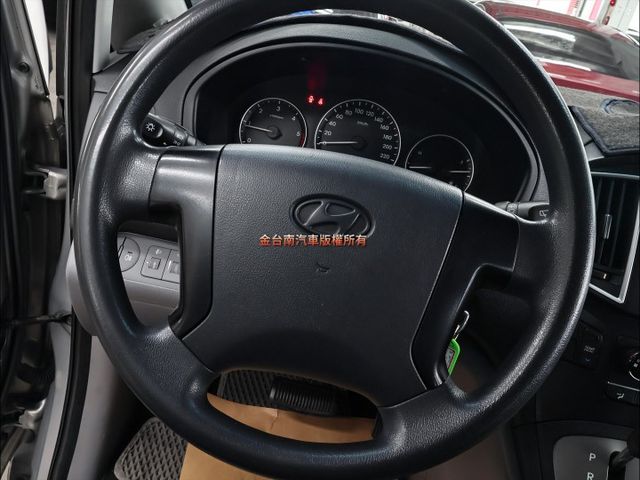 附全額發票✓柴油九人座✓車況優✓原廠保養✓ABS✓音響主機✓倒車雷達✓里程保證✓可全貸✓不用殺價就很便宜✓  第15張相片