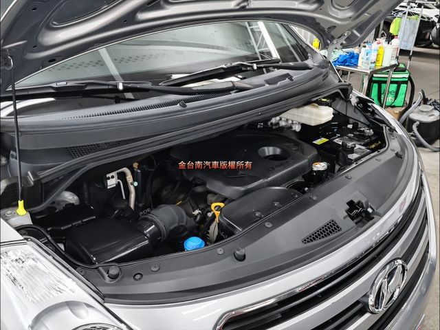 附全額發票✓柴油九人座✓車況優✓原廠保養✓ABS✓音響主機✓倒車雷達✓里程保證✓可全貸✓不用殺價就很便宜✓  第20張相片