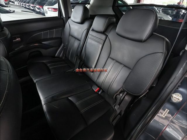 尊貴型✓4WD✓只跑14.1萬✓車況優✓定速✓恆溫✓TCS✓ABS✓雙安✓里程保證✓可全貸✓不用殺價就很便宜✓  第11張相片