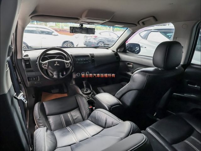 尊貴型✓4WD✓只跑14.1萬✓車況優✓定速✓恆溫✓TCS✓ABS✓雙安✓里程保證✓可全貸✓不用殺價就很便宜✓  第12張相片