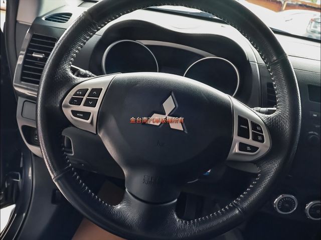 尊貴型✓4WD✓只跑14.1萬✓車況優✓定速✓恆溫✓TCS✓ABS✓雙安✓里程保證✓可全貸✓不用殺價就很便宜✓  第14張相片