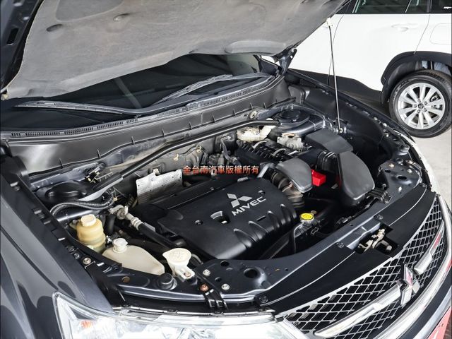 尊貴型✓4WD✓只跑14.1萬✓車況優✓定速✓恆溫✓TCS✓ABS✓雙安✓里程保證✓可全貸✓不用殺價就很便宜✓  第20張相片
