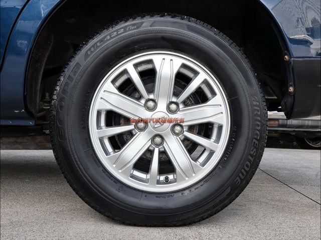 精緻型✓一手只跑2.5萬✓全車原板件✓中冷✓TCS✓定速✓鋁圈✓雙安✓附全額發票✓可全貸✓不用殺價就很便宜✓  第7張相片