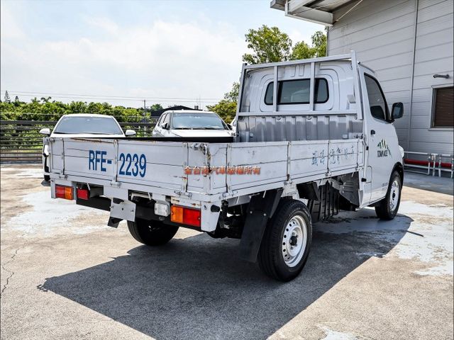 自排框式✓一手只跑2.3萬✓全車原鈑件✓ABS✓TCS✓雙安✓附全額發票✓可全貸✓事業打拼好幫手✓  第4張相片