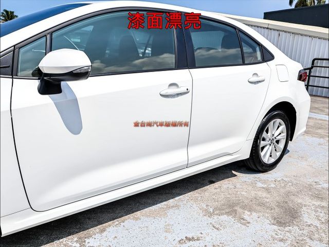 25年式12月領牌✓一手只跑六千✓原廠保養✓原鈑件✓iKEY✓盲點✓倒車顯影✓車載系統✓LV2✓恆溫✓可全貸✓  第6張相片