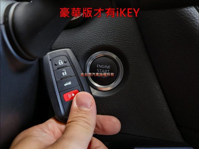 25年式12月領牌✓一手只跑六千✓原廠保養✓原鈑件✓iKEY✓盲點✓倒車顯影✓車載系統✓LV2✓恆溫✓可全貸✓  第15張相片