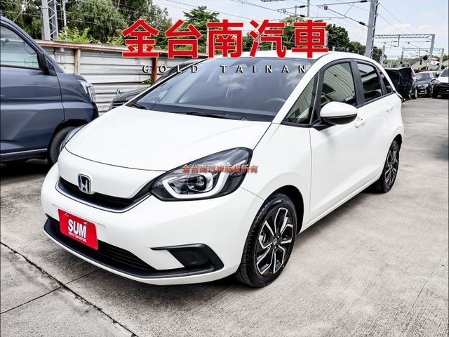 使用不到半年✓油電✓一手車✓只跑8千✓原鈑件✓LV2✓盲點✓車載系統✓恆溫✓iKEY✓LED頭尾燈✓根本是新車✓  第1張相片