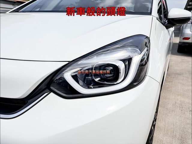 使用不到半年✓油電✓一手車✓只跑8千✓原鈑件✓LV2✓盲點✓車載系統✓恆溫✓iKEY✓LED頭尾燈✓根本是新車✓  第6張相片