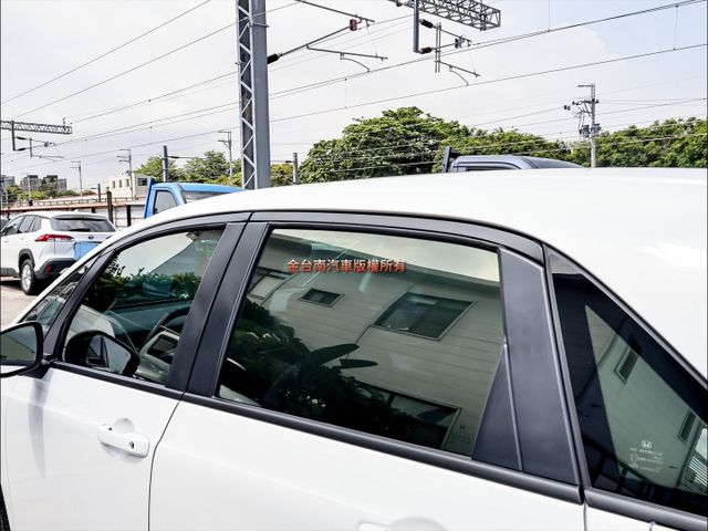 使用不到半年✓油電✓一手車✓只跑8千✓原鈑件✓LV2✓盲點✓車載系統✓恆溫✓iKEY✓LED頭尾燈✓根本是新車✓  第7張相片