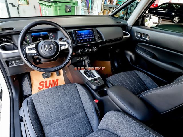 使用不到半年✓油電✓一手車✓只跑8千✓原鈑件✓LV2✓盲點✓車載系統✓恆溫✓iKEY✓LED頭尾燈✓根本是新車✓  第12張相片