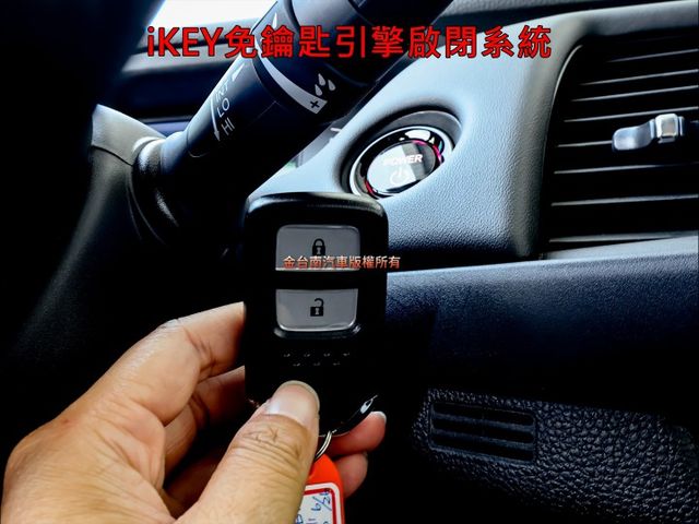 使用不到半年✓油電✓一手車✓只跑8千✓原鈑件✓LV2✓盲點✓車載系統✓恆溫✓iKEY✓LED頭尾燈✓根本是新車✓  第16張相片