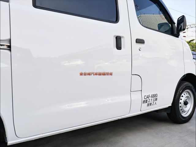 26年式✓手排廂式✓一手只跑1萬✓全車原鈑件✓原廠保養✓安卓影音✓ABS✓TCS✓LED頭燈✓雙安✓附全額發票✓  第9張相片