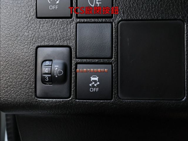 26年式✓手排廂式✓一手只跑1萬✓全車原鈑件✓原廠保養✓安卓影音✓ABS✓TCS✓LED頭燈✓雙安✓附全額發票✓  第14張相片
