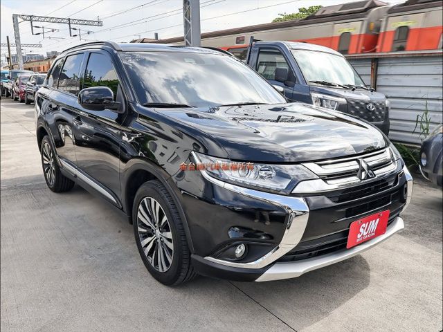 安全型✓只跑4.8萬✓原鈑件✓ACC✓AEB✓循跡防滑✓恆溫✓七安✓可全貸✓不用殺價就很便宜✓  第5張相片