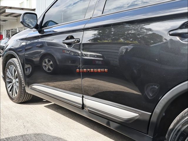 安全型✓只跑4.8萬✓原鈑件✓ACC✓AEB✓循跡防滑✓恆溫✓七安✓可全貸✓不用殺價就很便宜✓  第9張相片