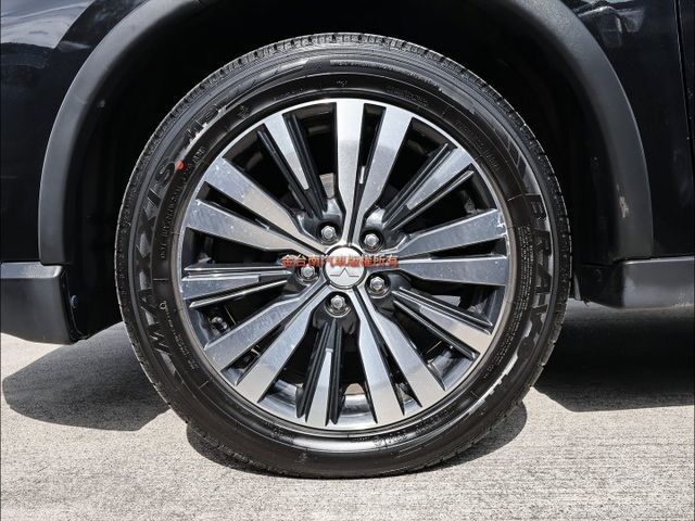安全型✓只跑4.8萬✓原鈑件✓ACC✓AEB✓循跡防滑✓恆溫✓七安✓可全貸✓不用殺價就很便宜✓  第10張相片