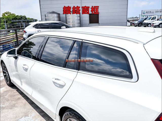 T8-P✓插電式油電✓25/3領牌✓一手只跑1.6萬✓全車原鈑件✓雙電動椅✓HK音響✓LV2✓環景✓車載系統✓可全貸✓  第6張相片