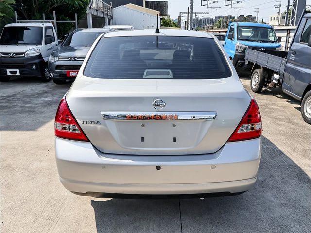 1.8B版✓只跑6.4萬✓車況優✓原廠保養✓iKEY✓恆溫✓抬頭顯示器✓前座雙安✓可全貸✓不用殺價就很便宜✓  第3張相片