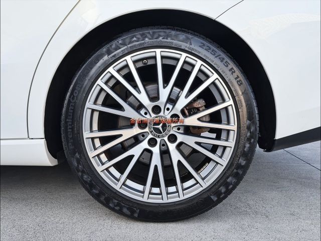 總代理✓20年式✓一手只跑9萬✓原鈑件✓記憶椅✓盲點✓車載系統✓定速✓iKEY✓雙區恆溫✓快撥✓可全貸✓不用殺價就很便宜  第8張相片