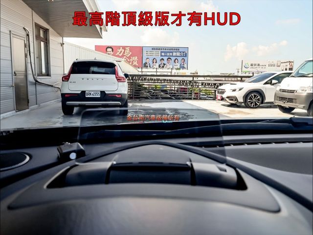 17年式✓最高階頂級版✓四輪剛換✓跑4.9萬✓原鈑件✓天窗✓定速✓HUD✓盲點✓iKEY✓選配衛星導航✓LED頭尾燈✓  第11張相片