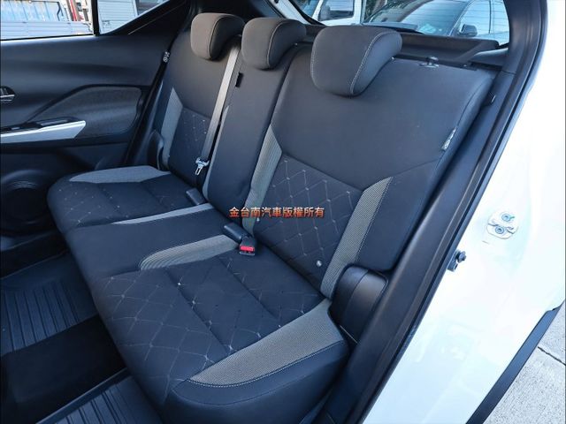 一手車✓只跑1.3萬✓原廠保養✓全車原鈑件✓車載系統✓四安✓可全貸✓不用殺價就很便宜✓  第12張相片