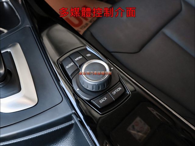 總代理✓318D✓16年式小改款✓一手原廠保養✓LED頭燈✓iKEY✓雙電動椅✓倒車顯影✓TCS✓全車六安✓  第18張相片