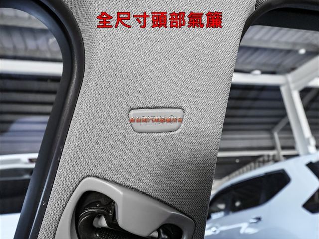 總代理✓318D✓16年式小改款✓一手原廠保養✓LED頭燈✓iKEY✓雙電動椅✓倒車顯影✓TCS✓全車六安✓  第19張相片