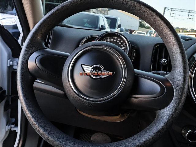 一手只跑8萬✓原鈑件✓電動尾門✓輪胎剛換新✓Brembo卡鉗✓分區恆溫✓循跡防滑✓iKEY✓八安✓可全貸✓  第14張相片