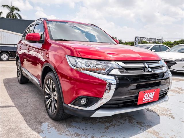 安全型✓22年式✓一手車✓原廠保養✓里程保證✓ACC✓AEB✓車道偏離✓恆溫✓TCS✓全車七安✓可全貸✓不用殺價就很便宜  第5張相片