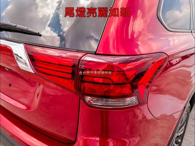 安全型✓22年式✓一手車✓原廠保養✓里程保證✓ACC✓AEB✓車道偏離✓恆溫✓TCS✓全車七安✓可全貸✓不用殺價就很便宜  第8張相片