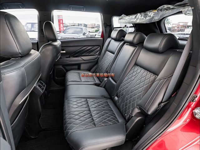 安全型✓22年式✓一手車✓原廠保養✓里程保證✓ACC✓AEB✓車道偏離✓恆溫✓TCS✓全車七安✓可全貸✓不用殺價就很便宜  第12張相片