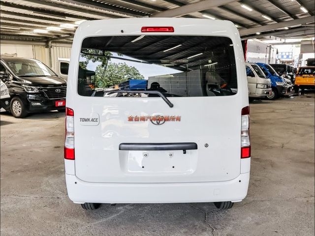 自排廂式✓一手只跑4.3萬✓全車原鈑件✓原廠保養✓中冷✓ABS✓TCS✓LED頭燈✓雙安✓附全額發票✓可全貸✓  第3張相片