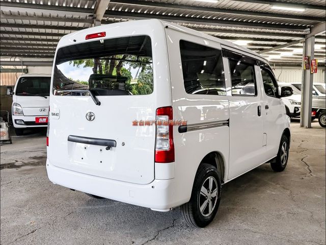 自排廂式✓一手只跑4.3萬✓全車原鈑件✓原廠保養✓中冷✓ABS✓TCS✓LED頭燈✓雙安✓附全額發票✓可全貸✓  第4張相片