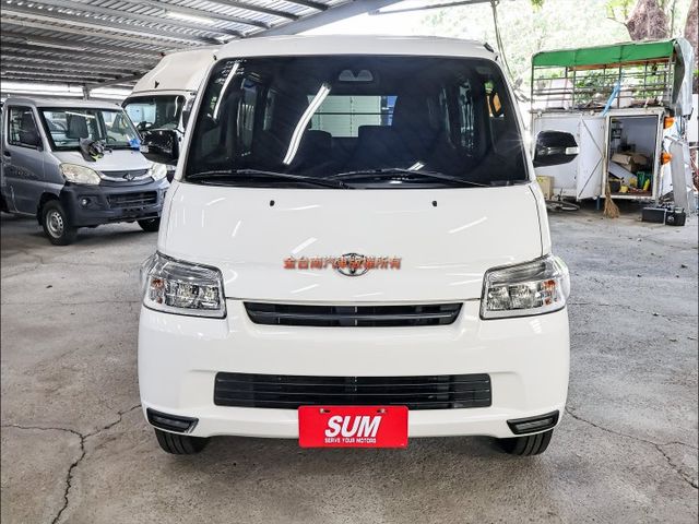 自排廂式✓一手只跑4.3萬✓全車原鈑件✓原廠保養✓中冷✓ABS✓TCS✓LED頭燈✓雙安✓附全額發票✓可全貸✓  第6張相片