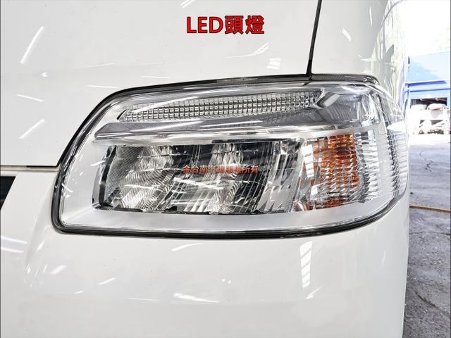 自排廂式✓一手只跑4.3萬✓全車原鈑件✓原廠保養✓中冷✓ABS✓TCS✓LED頭燈✓雙安✓附全額發票✓可全貸✓  第7張相片