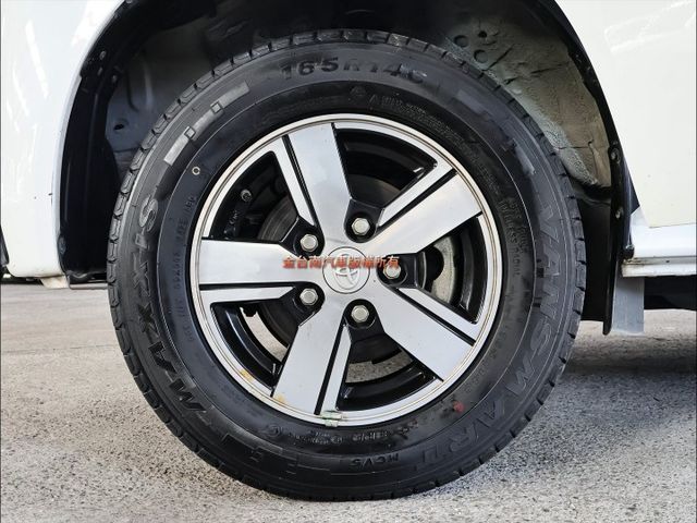 自排廂式✓一手只跑4.3萬✓全車原鈑件✓原廠保養✓中冷✓ABS✓TCS✓LED頭燈✓雙安✓附全額發票✓可全貸✓  第9張相片