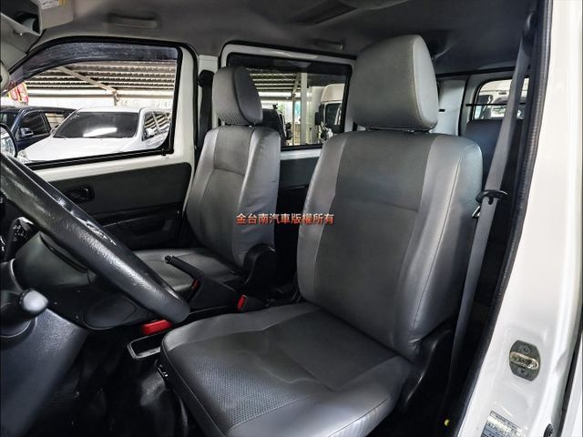 自排廂式✓一手只跑4.3萬✓全車原鈑件✓原廠保養✓中冷✓ABS✓TCS✓LED頭燈✓雙安✓附全額發票✓可全貸✓  第10張相片