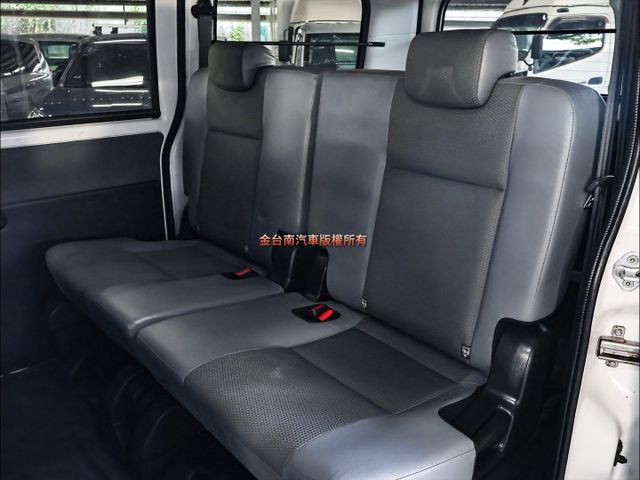 自排廂式✓一手只跑4.3萬✓全車原鈑件✓原廠保養✓中冷✓ABS✓TCS✓LED頭燈✓雙安✓附全額發票✓可全貸✓  第11張相片