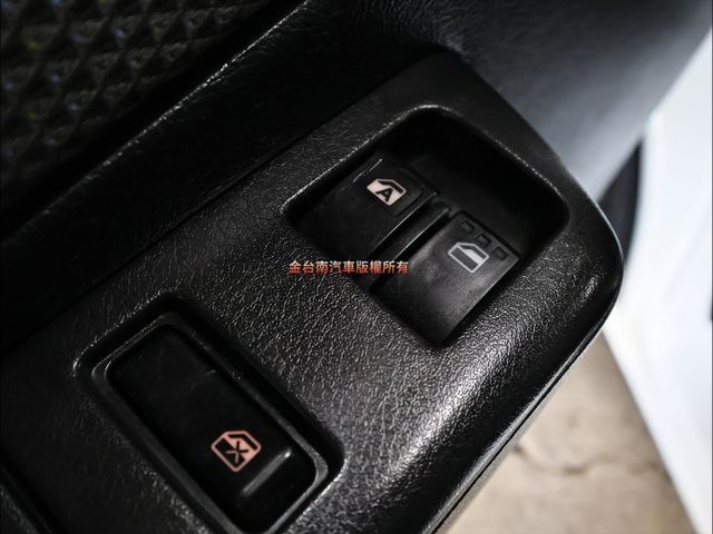 自排廂式✓一手只跑4.3萬✓全車原鈑件✓原廠保養✓中冷✓ABS✓TCS✓LED頭燈✓雙安✓附全額發票✓可全貸✓  第13張相片